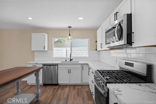 Detail Gallery Image 5 of 11 For 3025 Kennedy Way, Bakersfield,  CA 93309 - 4 Beds | 2 Baths