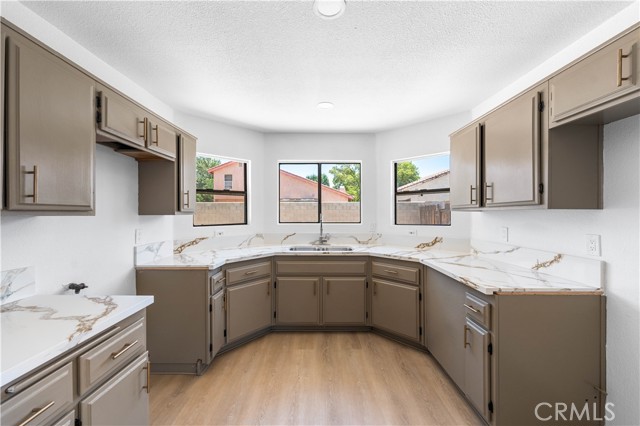 44130 Dahlia Street, Lancaster CA: https://media.crmls.org/medias/561ea2e6-1a47-4aab-849c-3f7323583f0c.jpg