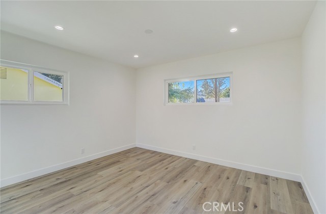 11200 Jellico Avenue, Granada Hills CA: https://media.crmls.org/medias/561f462b-46a8-447e-bccd-f4a76995f9cb.jpg