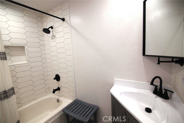 4393 Via Majorca, Cypress CA: https://media.crmls.org/medias/561f480b-9144-4eda-9198-eccf4260b39d.jpg