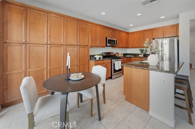 Detail Gallery Image 15 of 43 For 19345 Laroda Ln, Saugus,  CA 91350 - 3 Beds | 2/1 Baths