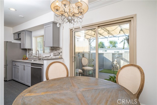 Detail Gallery Image 6 of 21 For 6041 Fountain Park St #9,  Woodland Hills,  CA 91367 - 2 Beds | 1 Baths