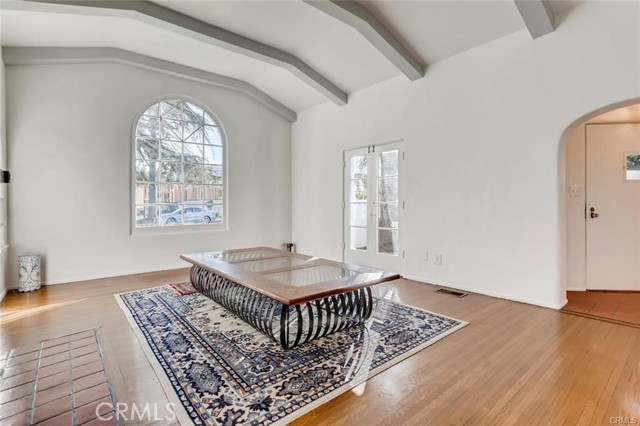 Detail Gallery Image 4 of 22 For 10447 Whipple St, Toluca Lake,  CA 91602 - 3 Beds | 2 Baths