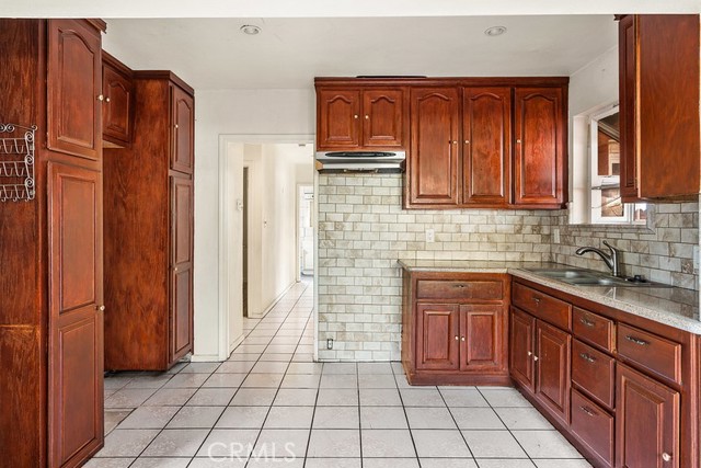 Detail Gallery Image 8 of 44 For 10933 Sampson Ave, Lynwood,  CA 90262 - 3 Beds | 2 Baths