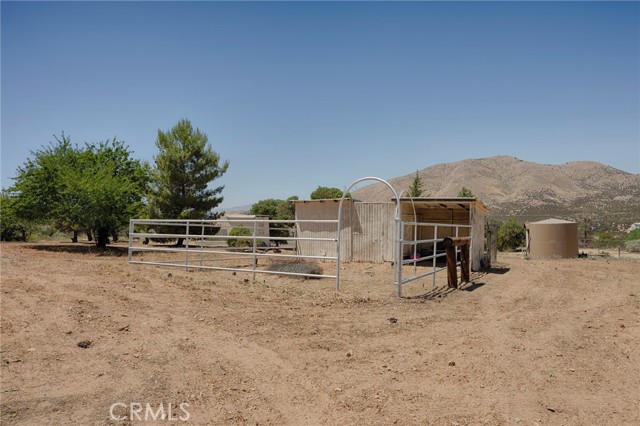 30240 Aliso Canyon Road, Acton CA: https://media.crmls.org/medias/5620f473-0e50-4adb-beb4-60c73853beef.jpg