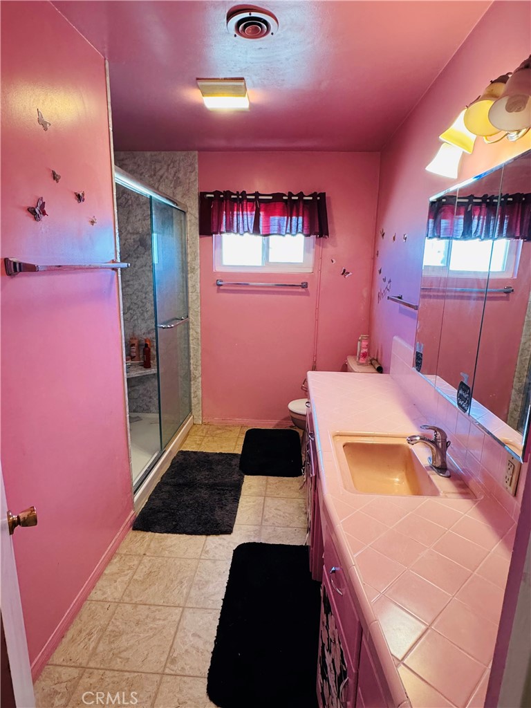 https://media.crmls.org/medias/5621b7b4-9049-4fad-93ff-c095e58229f7.jpg?preset=X-Large