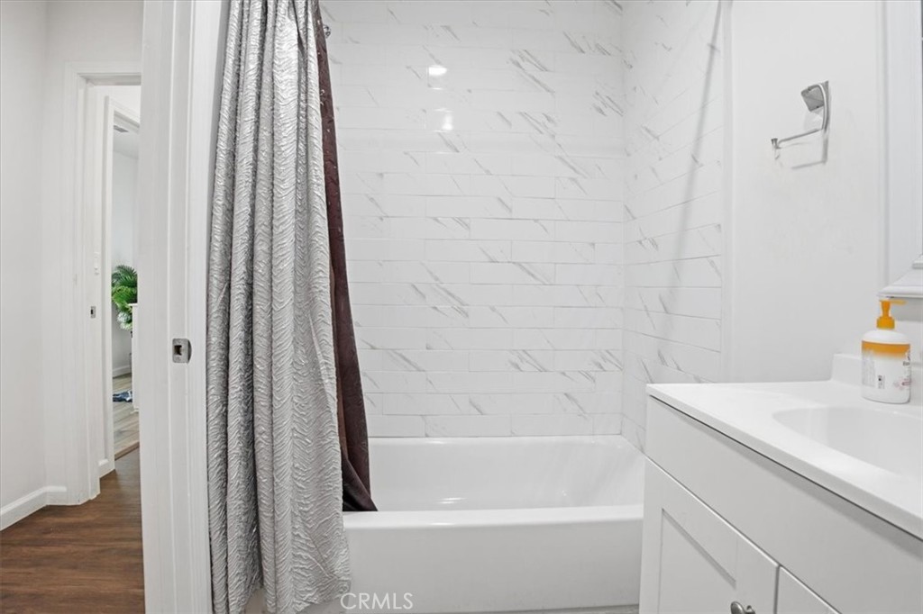 https://media.crmls.org/medias/5621c521-2f84-40bd-920d-21536b027e89.jpg?preset=X-Large