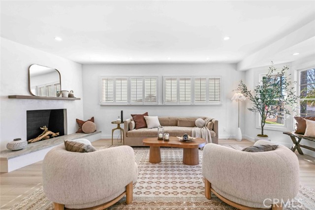 Detail Gallery Image 13 of 65 For 8372 Outland View Dr, Sun Valley,  CA 91352 - 3 Beds | 2/1 Baths