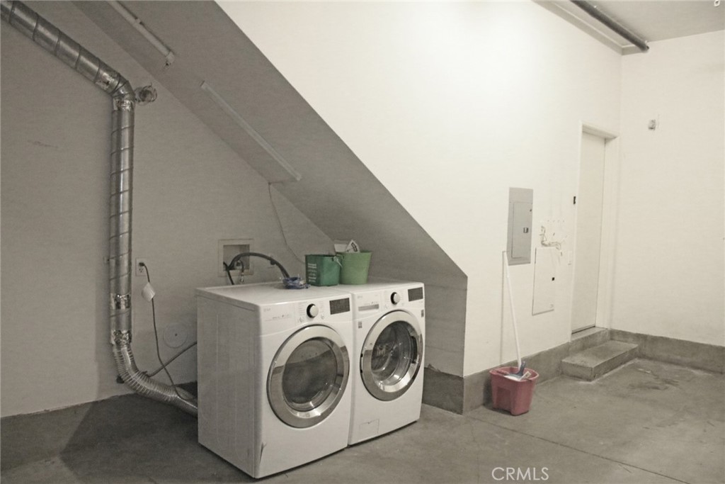 https://media.crmls.org/medias/562270ab-bcf7-49df-bf7b-35e670ffe9c9.jpg?preset=X-Large