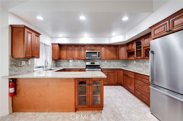 Detail Gallery Image 8 of 21 For 4444 Spencer St, Torrance,  CA 90503 - 4 Beds | 3 Baths