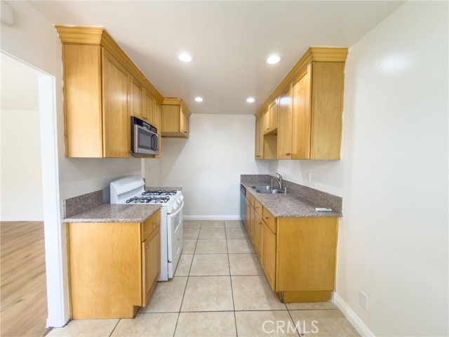 Detail Gallery Image 10 of 44 For 3030 Vineland St #3,  Baldwin Park,  CA 91706 - 2 Beds | 1 Baths