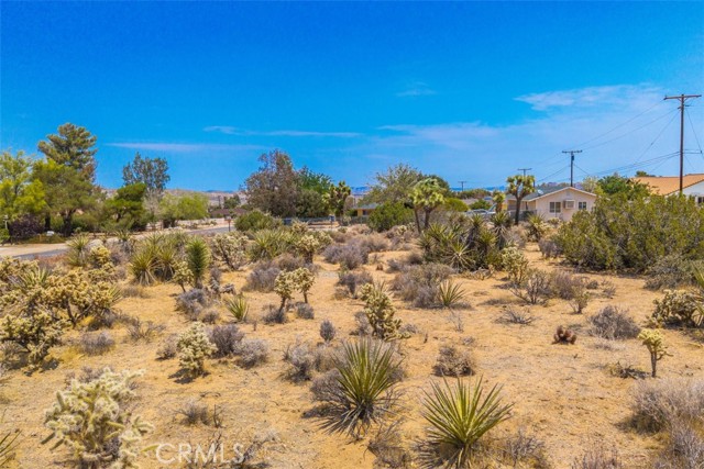 Detail Gallery Image 4 of 17 For 1234 Ivanhoe Dr, Yucca Valley,  CA 92284 - – Beds | – Baths