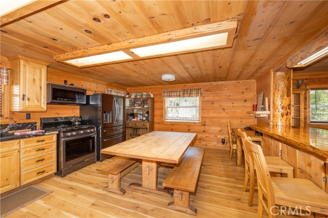 Detail Gallery Image 10 of 32 For 39998 Glenview Road, Big Bear Lake,  CA 92315 - 2 Beds | 1/1 Baths