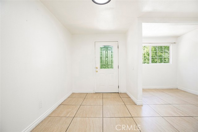 10058 Sunland Boulevard, Sunland CA: https://media.crmls.org/medias/562474bd-bd45-4a52-84fd-3d0e9595d3f9.jpg