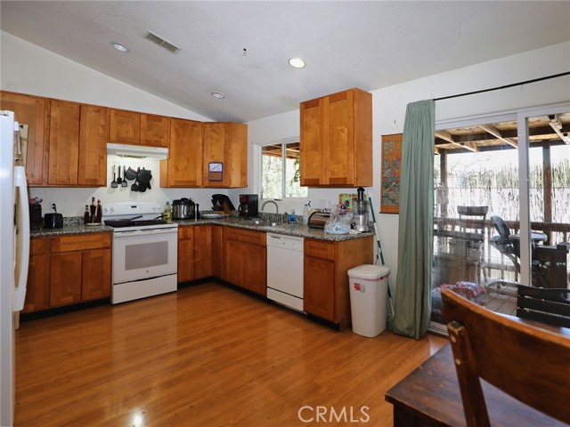 15595 34th Avenue, Clearlake CA: https://media.crmls.org/medias/56247f9a-9146-4442-898e-237b3bf77561.jpg