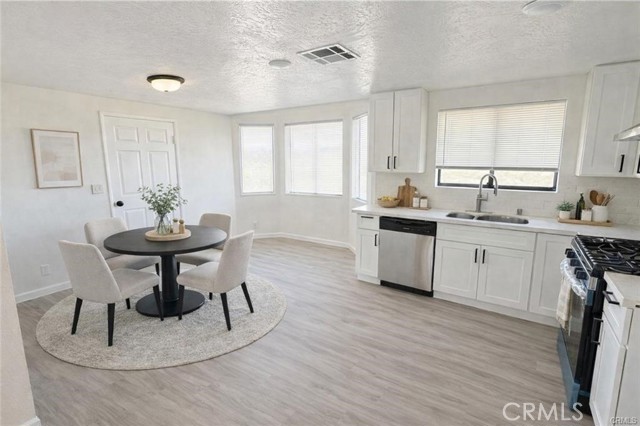 Detail Gallery Image 6 of 24 For 11389 Hesperia, Hesperia,  CA 92345 - 3 Beds | 2 Baths