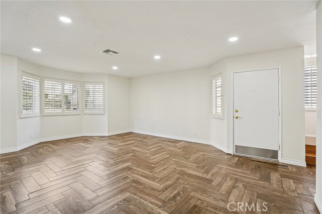 Detail Gallery Image 5 of 45 For 11300 Foothill Blvd #97,  Sylmar,  CA 91342 - 3 Beds | 2/1 Baths