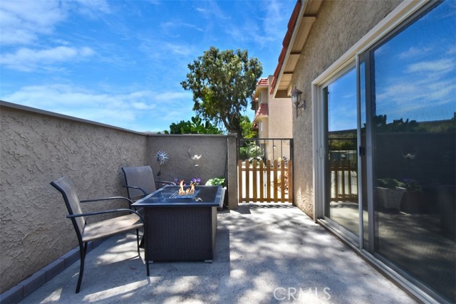 Detail Gallery Image 18 of 38 For 17908 River Cir #1,  Canyon Country,  CA 91387 - 3 Beds | 2 Baths