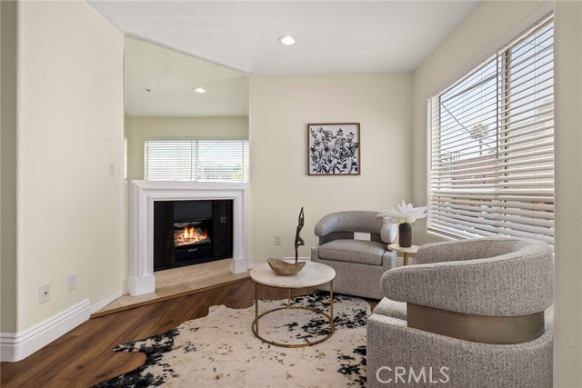 Detail Gallery Image 2 of 15 For 12060 Hoffman St #106,  Studio City,  CA 91604 - 2 Beds | 2 Baths