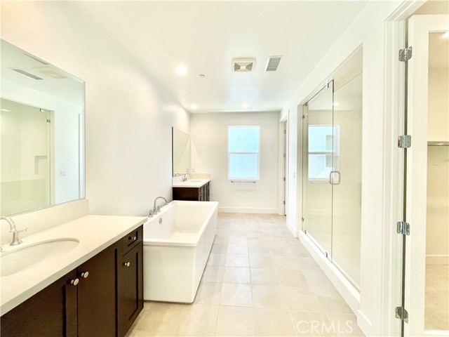 Detail Gallery Image 12 of 29 For 27526 Elderberry Dr, Valencia,  CA 91381 - 5 Beds | 5/1 Baths