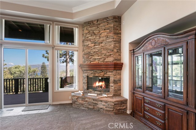 Detail Gallery Image 4 of 49 For 27554 North Bay Rd, Lake Arrowhead,  CA 92352 - 4 Beds | 2/2 Baths