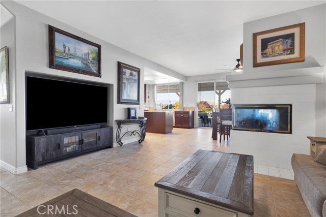 Detail Gallery Image 16 of 67 For 12860 Mar Vista Dr, Apple Valley,  CA 92308 - 5 Beds | 4/1 Baths