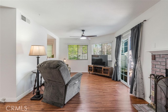 Detail Gallery Image 5 of 24 For 1878 Rory Ln #6,  Simi Valley,  CA 93063 - 2 Beds | 2/1 Baths