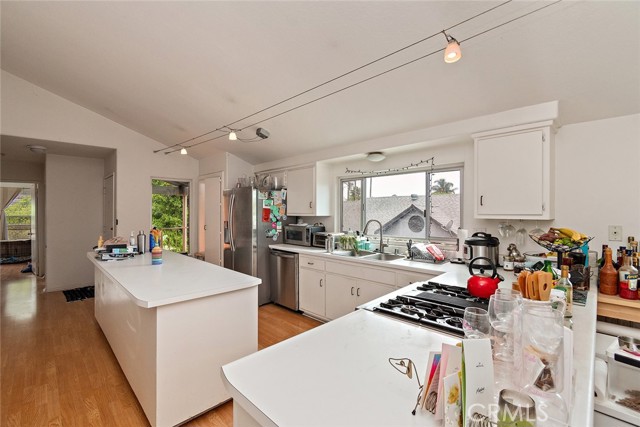 Detail Gallery Image 30 of 41 For 241 Horizon Ave, Venice,  CA 90291 - – Beds | – Baths