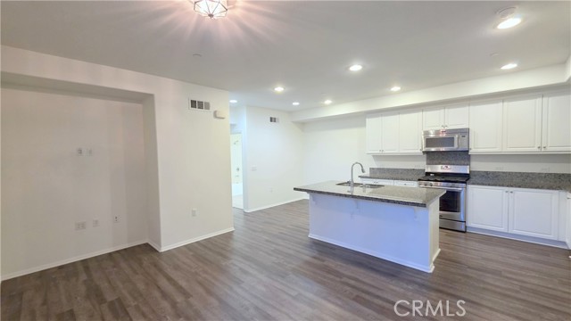 Detail Gallery Image 5 of 23 For 120 Olive Ave, Upland,  CA 91786 - 2 Beds | 2 Baths