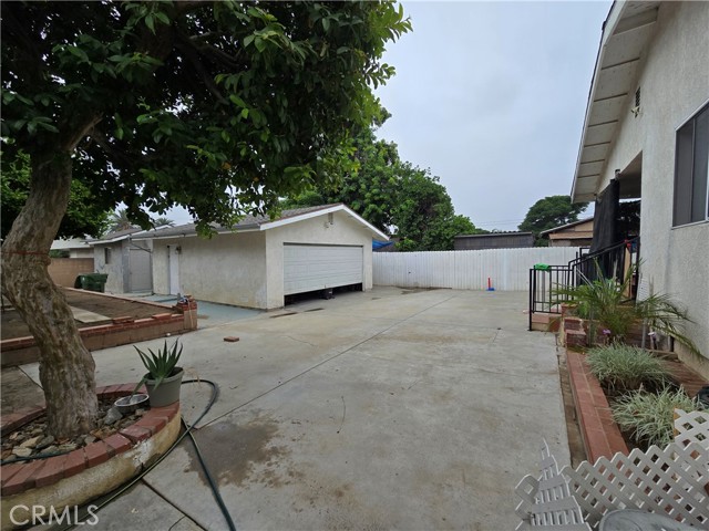 13966 Fox Street, San Fernando CA: https://media.crmls.org/medias/562bb8f0-4079-4f7c-899a-5739dab98275.jpg