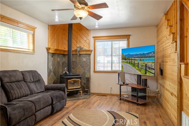 Detail Gallery Image 3 of 21 For 209 W Meadow Ln, Big Bear City,  CA 92314 - 3 Beds | 2 Baths