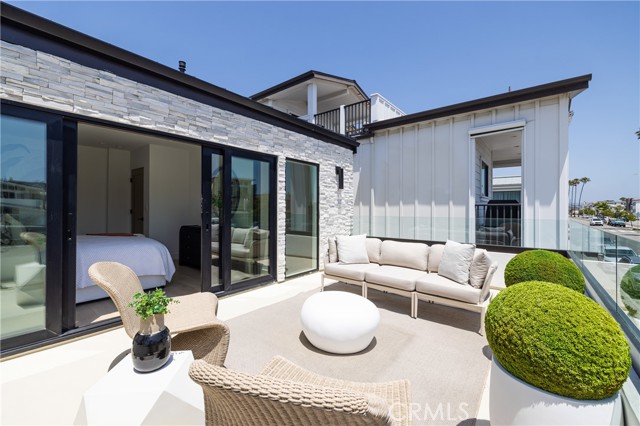 Detail Gallery Image 36 of 47 For 916 W Balboa Bld, Newport Beach,  CA 92661 - 6 Beds | 4/1 Baths