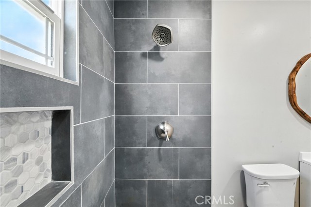 265 W Pershing Court, Covina CA: https://media.crmls.org/medias/562dcc5d-db27-4f8f-9671-3578074e9a61.jpg