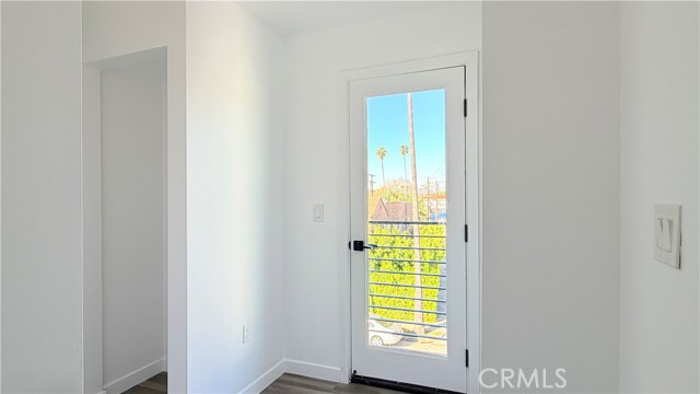 Detail Gallery Image 15 of 28 For 1416 S Cloverdale, Los Angeles,  CA 90019 - 3 Beds | 3 Baths