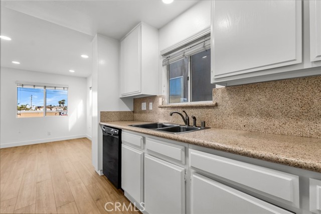 Detail Gallery Image 6 of 23 For 710 5th St, Hermosa Beach,  CA 90254 - 2 Beds | 2 Baths