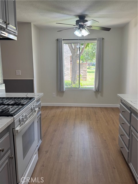 Detail Gallery Image 11 of 31 For 700 W La Veta Ave #F3,  Orange,  CA 92868 - 2 Beds | 2 Baths