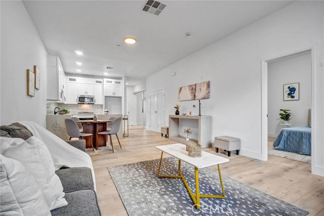 435 W Center Street Promenade, Anaheim CA: https://media.crmls.org/medias/562fbf54-981c-489f-9e30-36be85a02d1e.jpg