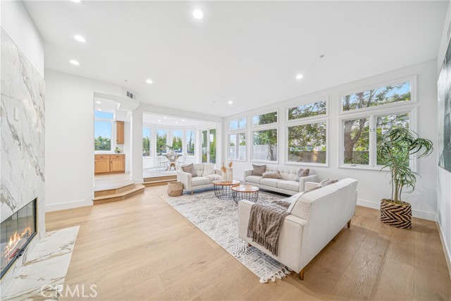 6692 Alamitos Circle, Huntington Beach CA: https://media.crmls.org/medias/563000b8-2ad3-4cbd-9530-17d0f671d469.jpg