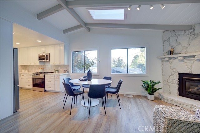 Detail Gallery Image 6 of 22 For 953 Sheffield St, Cambria,  CA 93428 - 4 Beds | 3 Baths