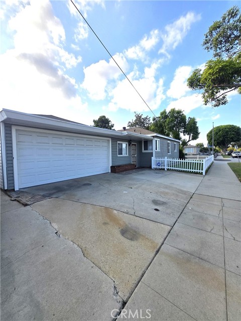 Detail Gallery Image 2 of 12 For 1740 E 53rd, Long Beach,  CA 90805 - 2 Beds | 1 Baths