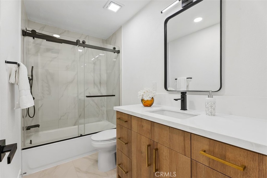 MLS #OC25225891 image #40