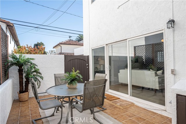 Detail Gallery Image 24 of 46 For 108 Roycroft Ave, Long Beach,  CA 90803 - 4 Beds | 3/1 Baths