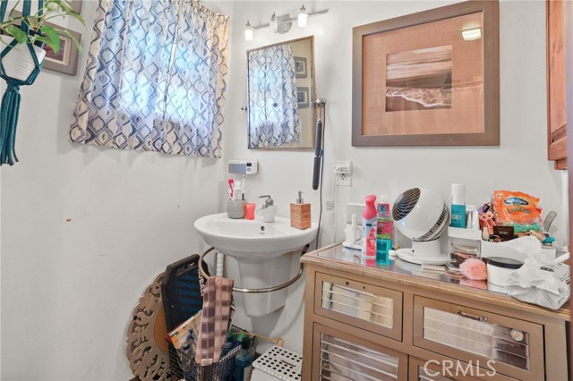 932 Coronado Avenue, Long Beach CA: https://media.crmls.org/medias/5632989b-4521-4487-b105-1da3701ad467.jpg