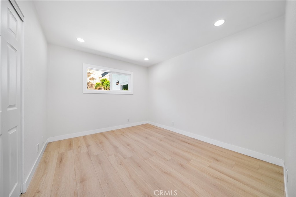 https://media.crmls.org/medias/5632c3e8-273d-48d3-9637-40ee00647e1e.jpg?preset=X-Large