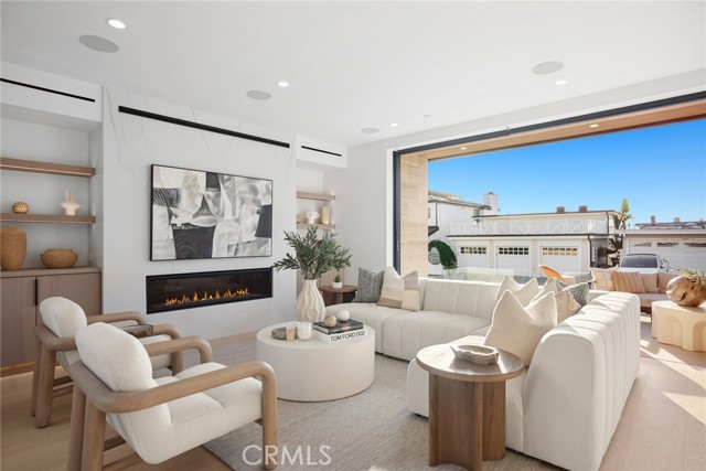 220 Carnation Ave., Corona del Mar CA: https://media.crmls.org/medias/5632fae5-5d1a-4239-b9a5-f48e970128f6.jpg