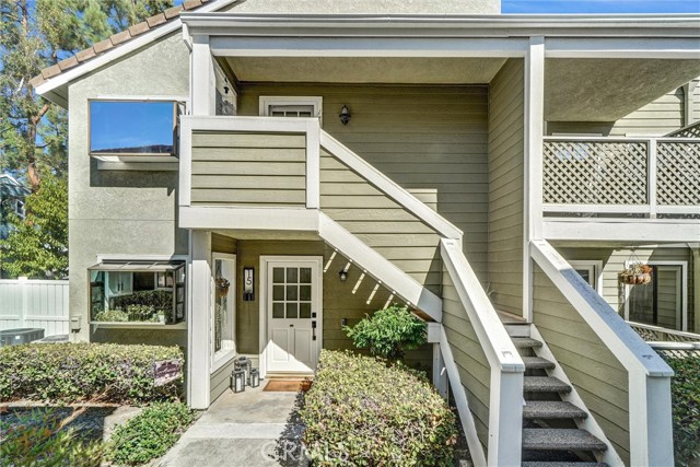 15 Abbey Lane, Aliso Viejo CA: https://media.crmls.org/medias/56332b2d-4c77-4857-ae73-1baa89b6f27e.jpg