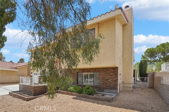 Detail Gallery Image 7 of 65 For 14753 Blue Grass Dr, Helendale,  CA 92342 - 3 Beds | 3 Baths