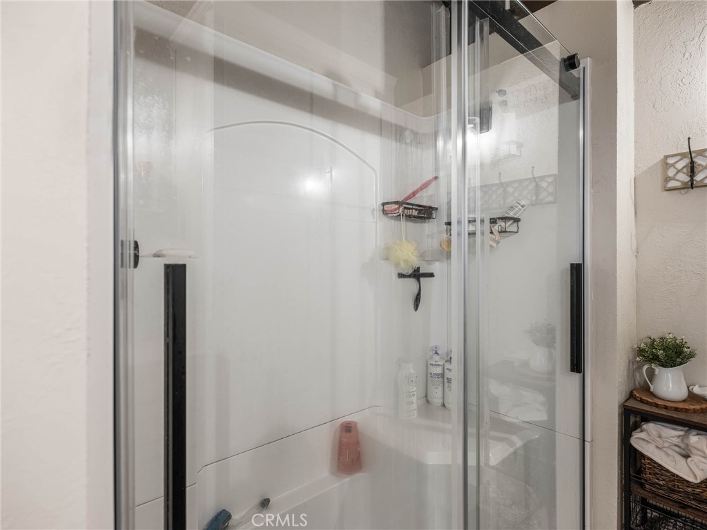 https://media.crmls.org/medias/563427c9-f8ac-41cd-b3b3-3a4c623e555d.jpg?preset=X-Large