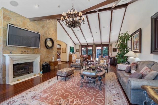 Detail Gallery Image 12 of 49 For 4266 Valley Meadow Rd, Encino,  CA 91436 - 6 Beds | 6 Baths