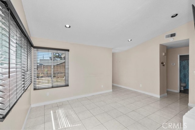 Detail Gallery Image 4 of 17 For 24155 Aylesbury Dr, Moreno Valley,  CA 92553 - 2 Beds | 2 Baths